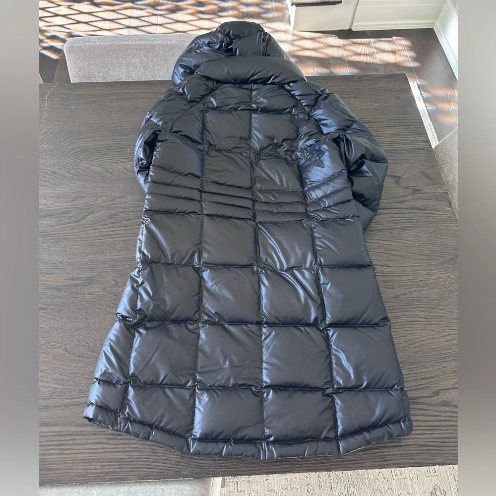 The North Face Women's Black Puffer Jacket - Picture 6 of 9